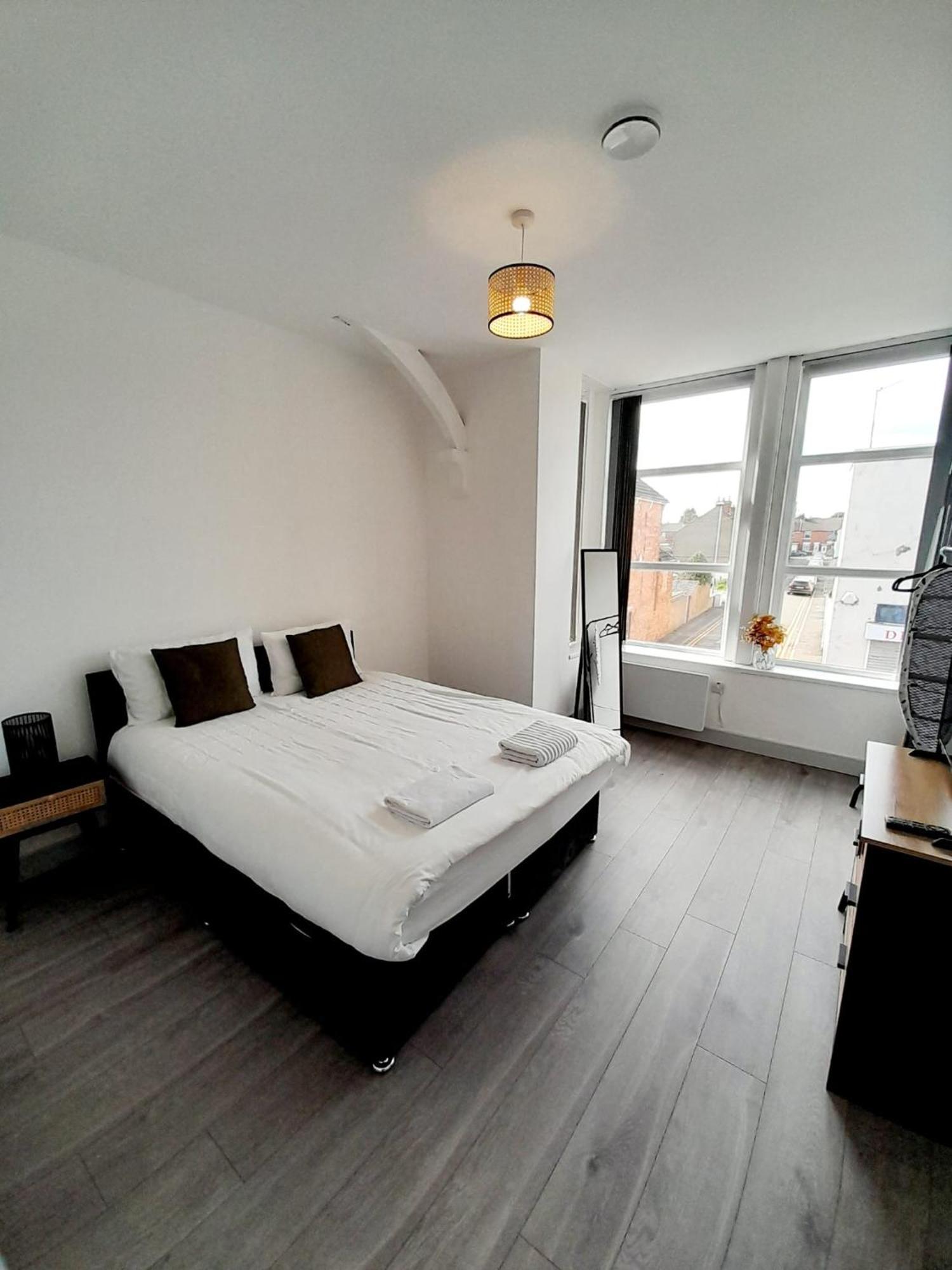 1 & 2 Bed Apartments - Desborough, Kettering, Wifi, Parking, Family Εξωτερικό φωτογραφία