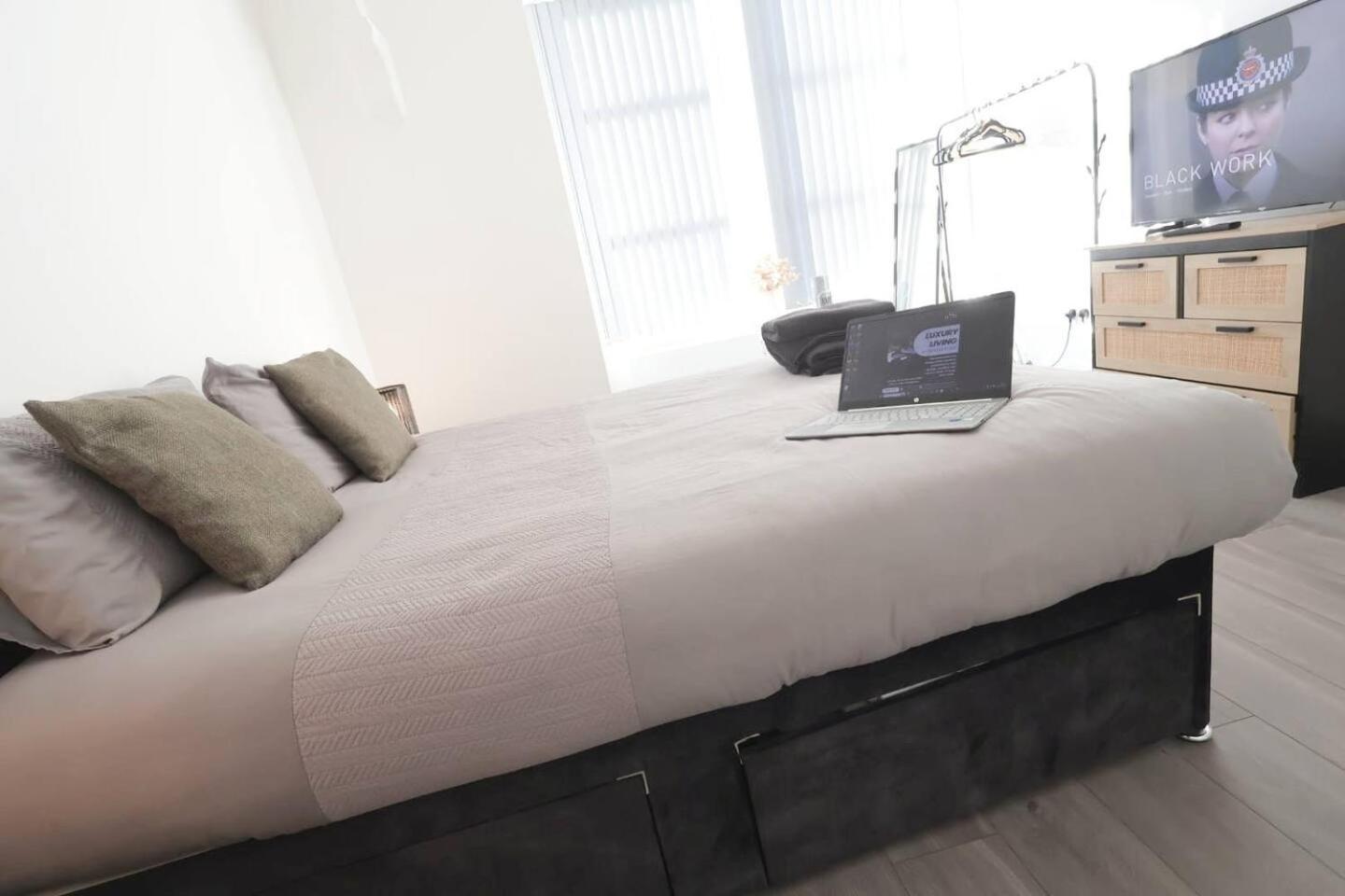 1 & 2 Bed Apartments - Desborough, Kettering, Wifi, Parking, Family Εξωτερικό φωτογραφία